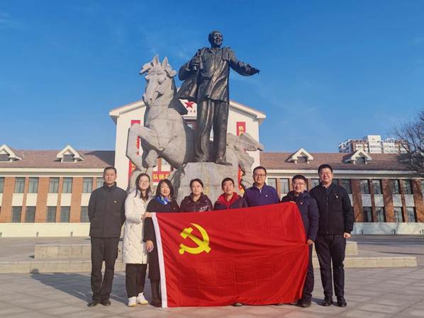 参观军垦博物馆合影